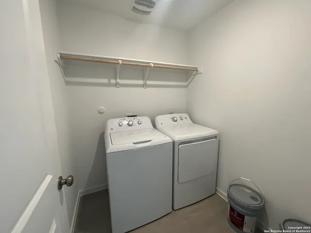 $1,650 | 112 Autumn Trail, Floresville, TX 78114