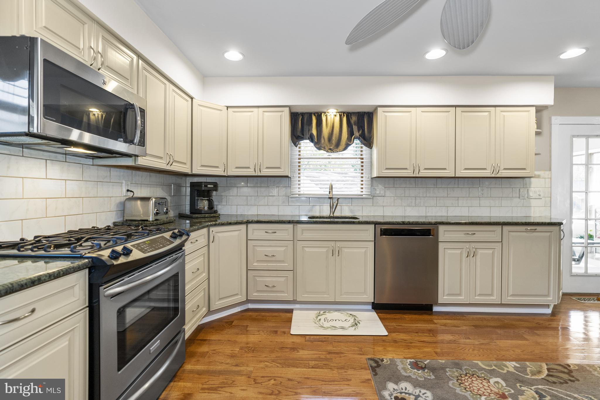 2713 Duncan Road Wilmington, DE 19808 - Photo 6 of 36 Gourmet Kitchen