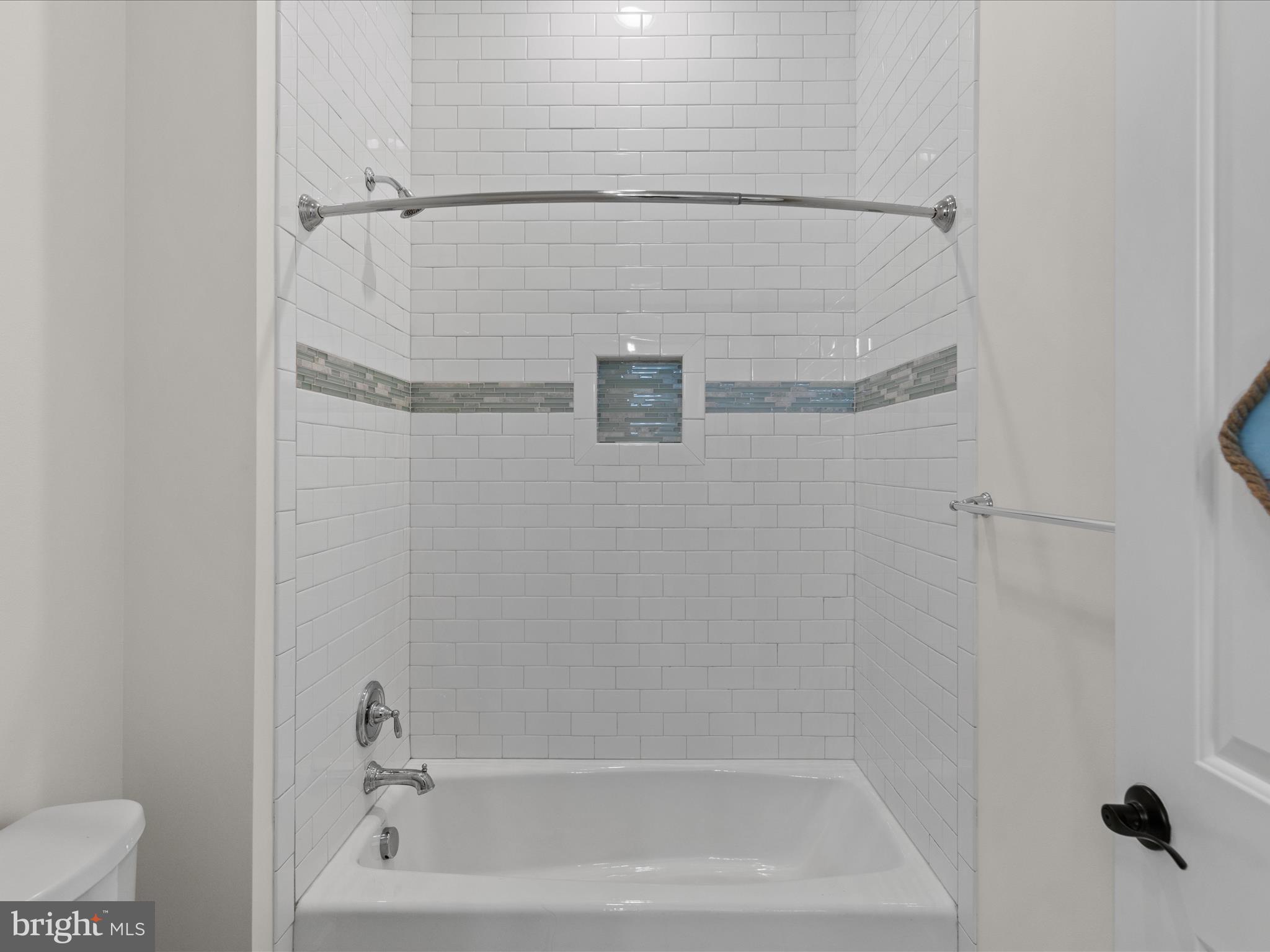 35567 Peregrine Road Lewes, DE 19958 - Photo 57 of 81 Shared full bath on 2nd floor.