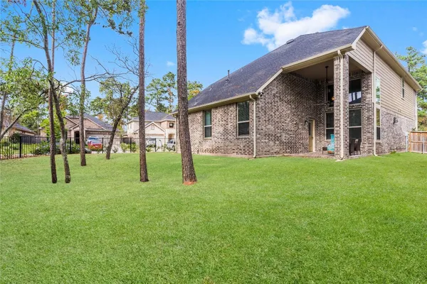 $395,000 | 313 Serenata Woods Trail, Conroe, TX 77318