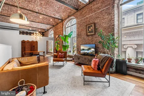 $599,000 | 105 South 12th Street, Unit 302, Philadelphia, PA 19107