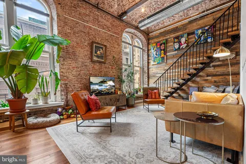 $599,000 | 105 South 12th Street, Unit 302, Philadelphia, PA 19107