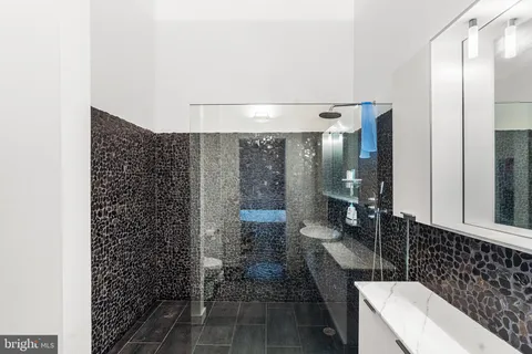 $599,000 | 105 South 12th Street, Unit 302, Philadelphia, PA 19107