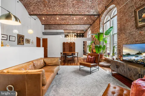 $599,000 | 105 South 12th Street, Unit 302, Philadelphia, PA 19107