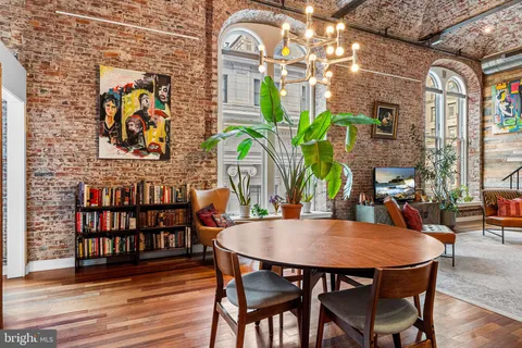 $599,000 | 105 South 12th Street, Unit 302, Philadelphia, PA 19107