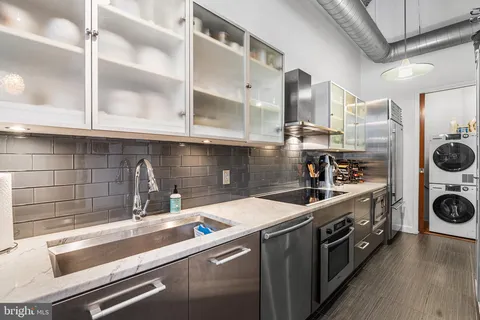 $599,000 | 105 South 12th Street, Unit 302, Philadelphia, PA 19107