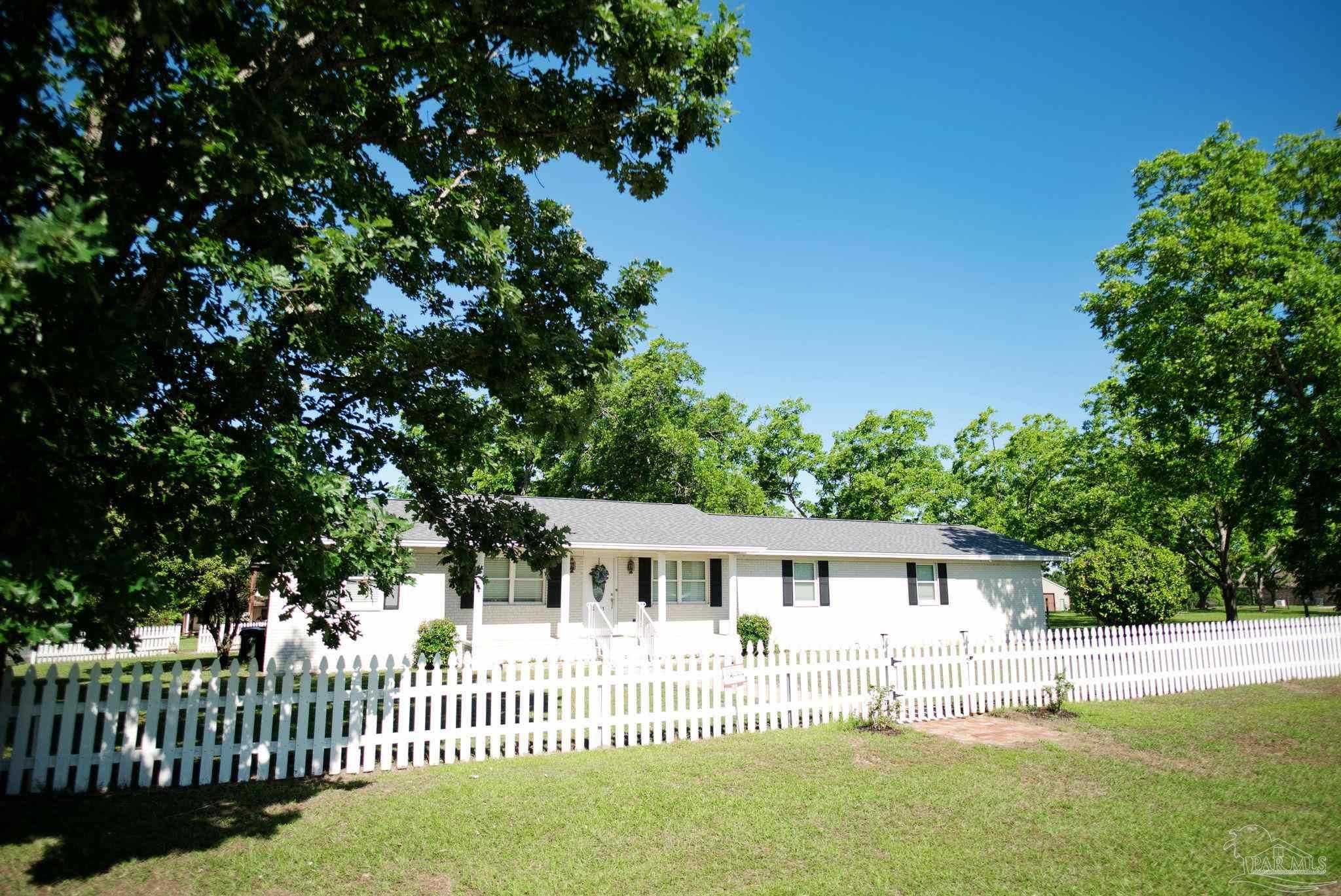 2001 Chavers Road Cantonment, FL 32533 - Photo 3 of 64