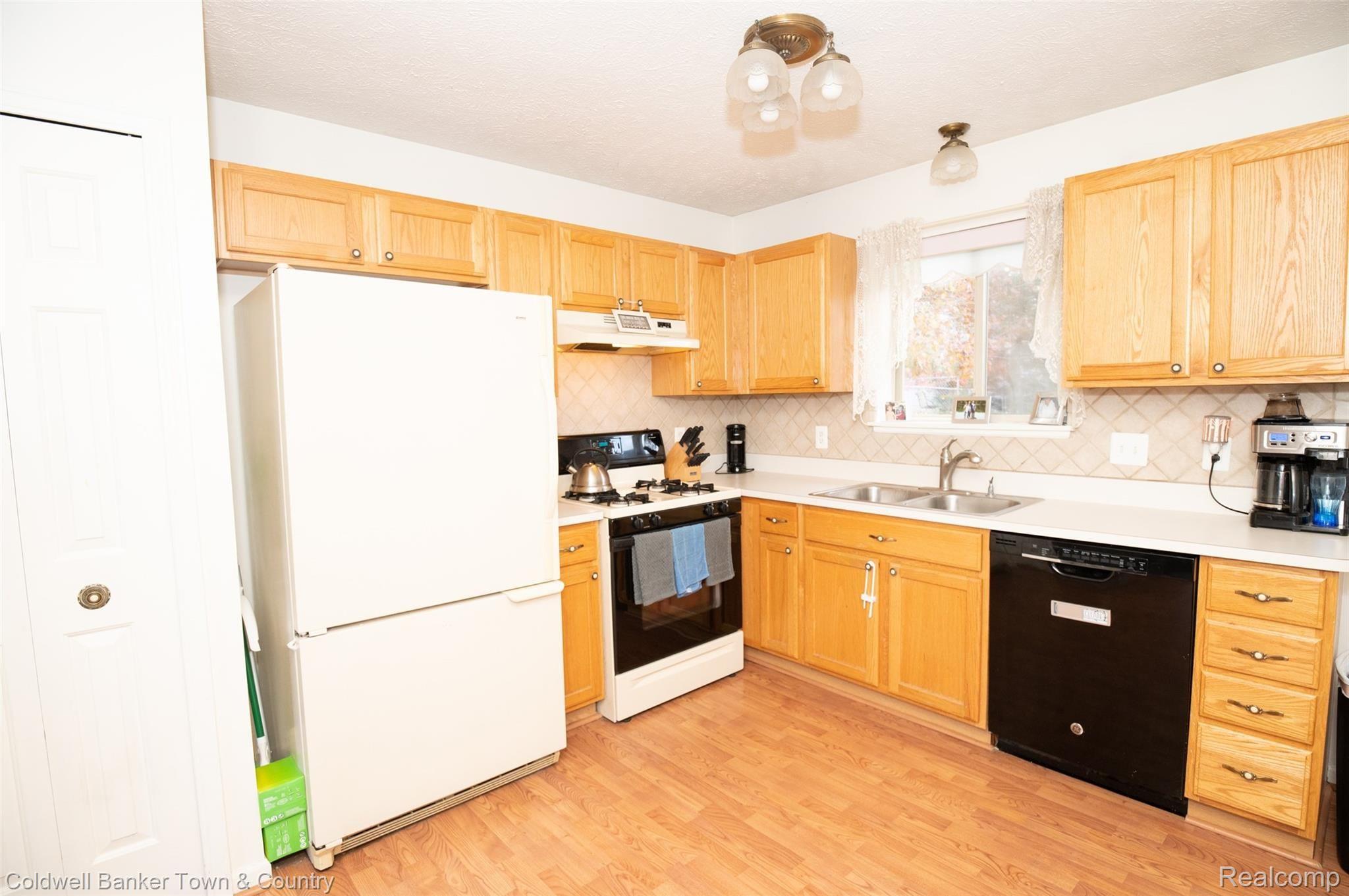 170 Turtle Trace Pinckney, MI 48169 - Photo 2 of 15 MC-7.JPG