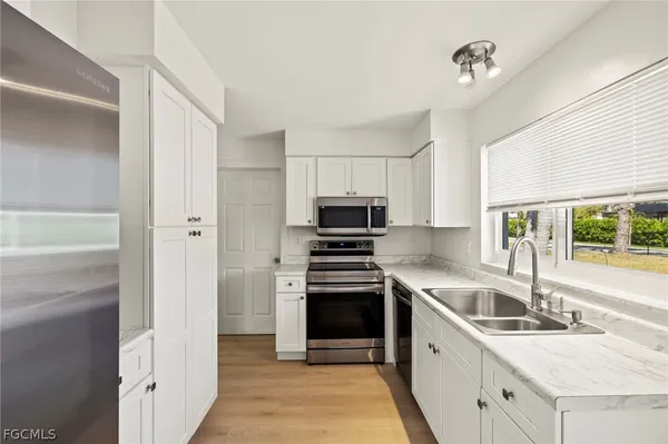 $2,099 | 5738 Southwest 1st Court, Cape Coral, FL 33914