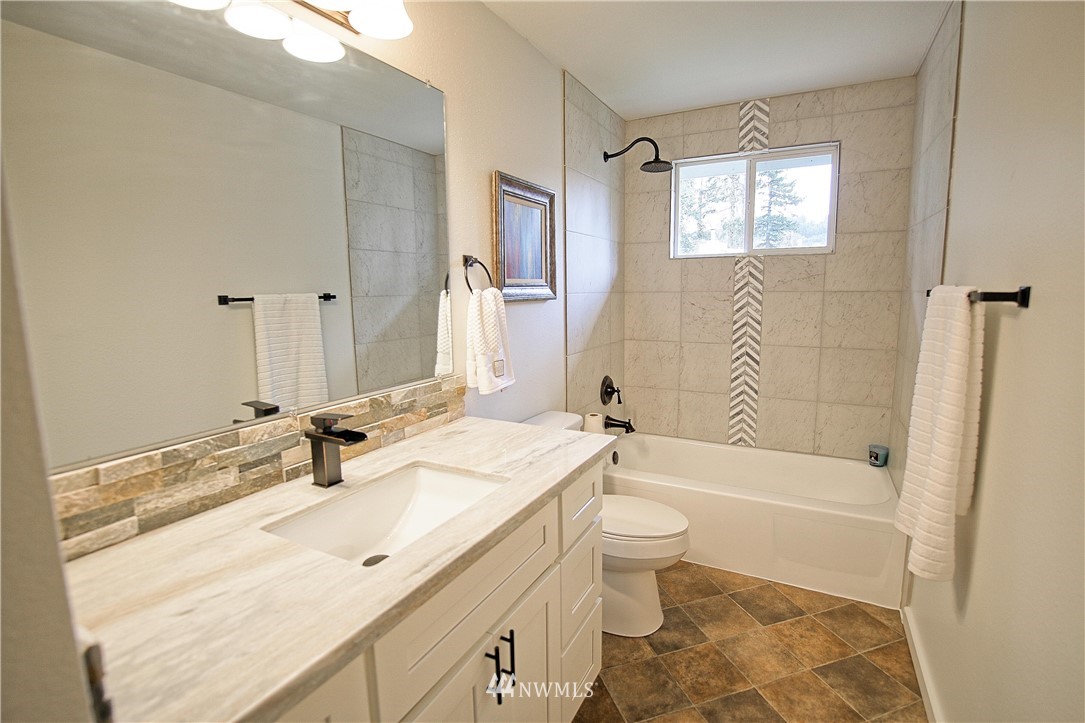 8619 Riverside Road East Sumner, WA 98390 - Photo 9 of 14