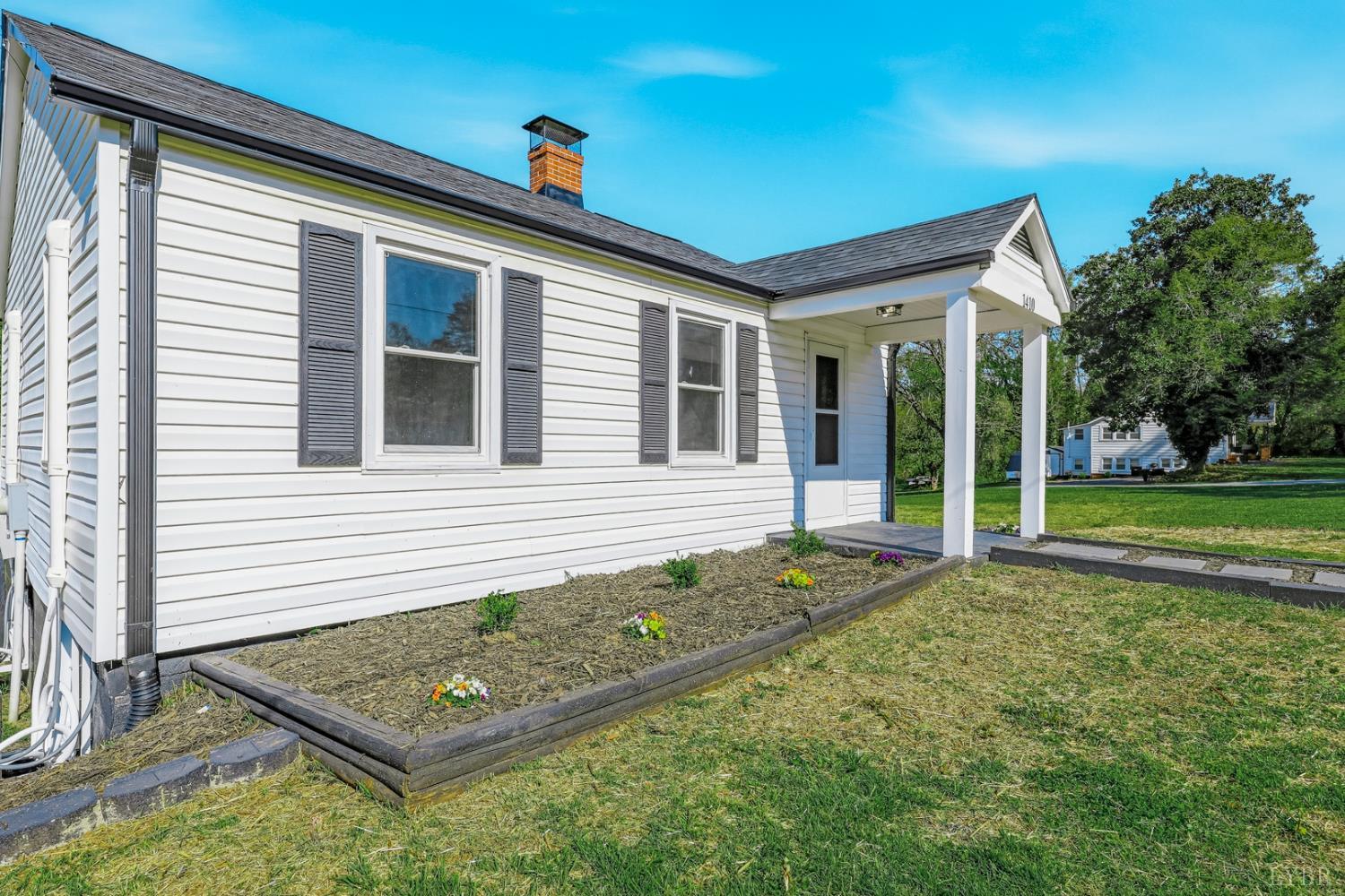1410 Lynch Road Altavista, VA 24517 - Photo 28 of 34 a view of a house with backyard and porch