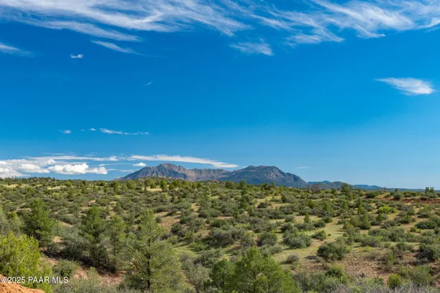 a view of a tennis court