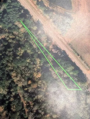 a view of a yard with a street