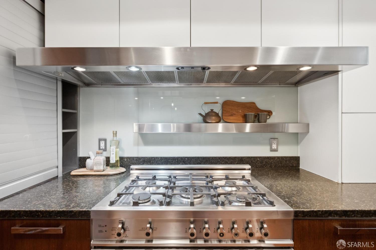 3620 19th Street, Unit 7 San Francisco, CA 94110 - Photo 14 of 39 a kitchen with a stove