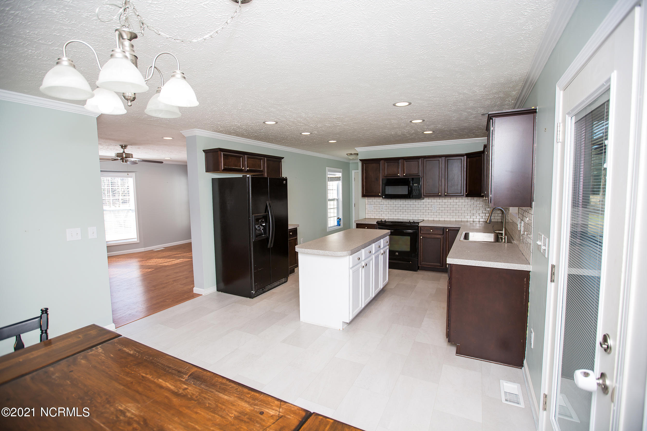 123 Richard Riggs Road Swansboro, NC 28584 - Photo 5 of 19 Kitchen