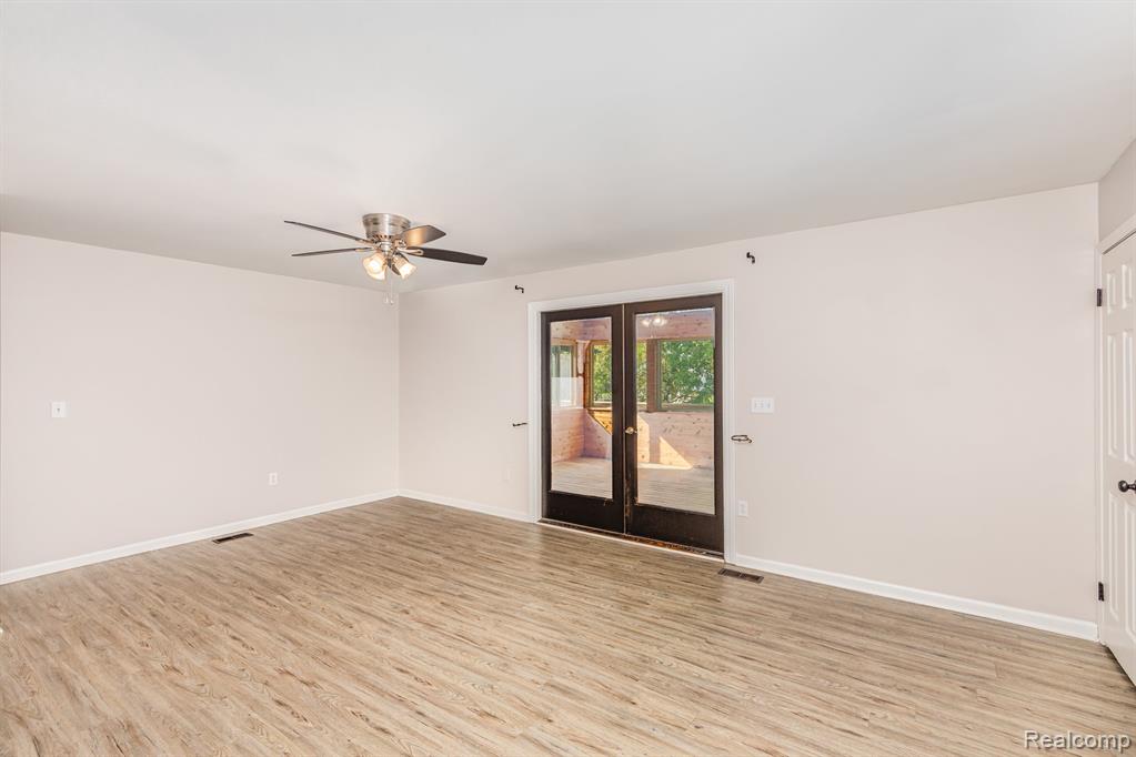 14108 North Road Fenton, MI 48430 - Photo 4 of 20 Gallery Image 4