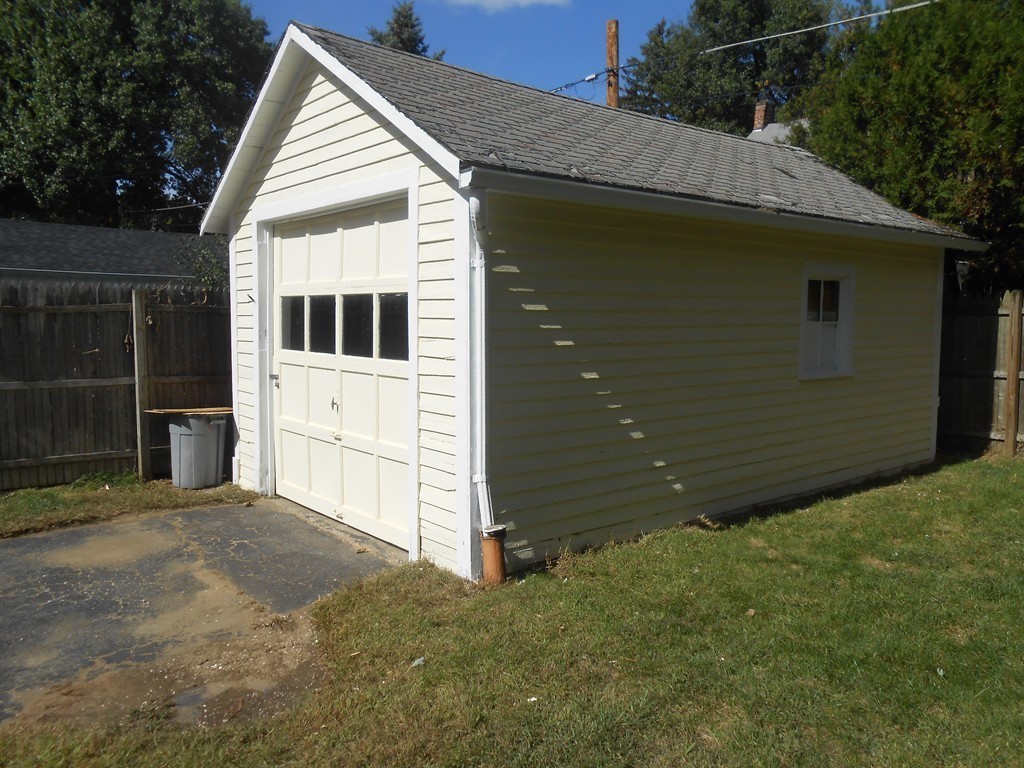 32 Larkspur Street Springfield, MA 01108 - Photo 12 of 26