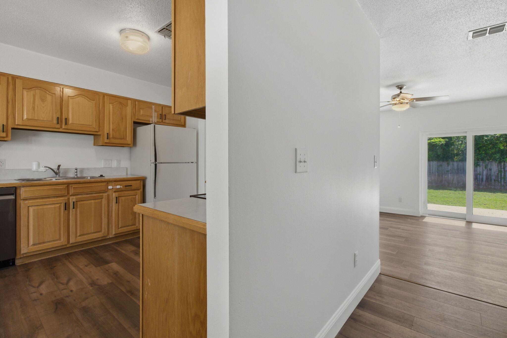 74 8th Street Shalimar, FL 32579 - Photo 5 of 28 ENTRY 1