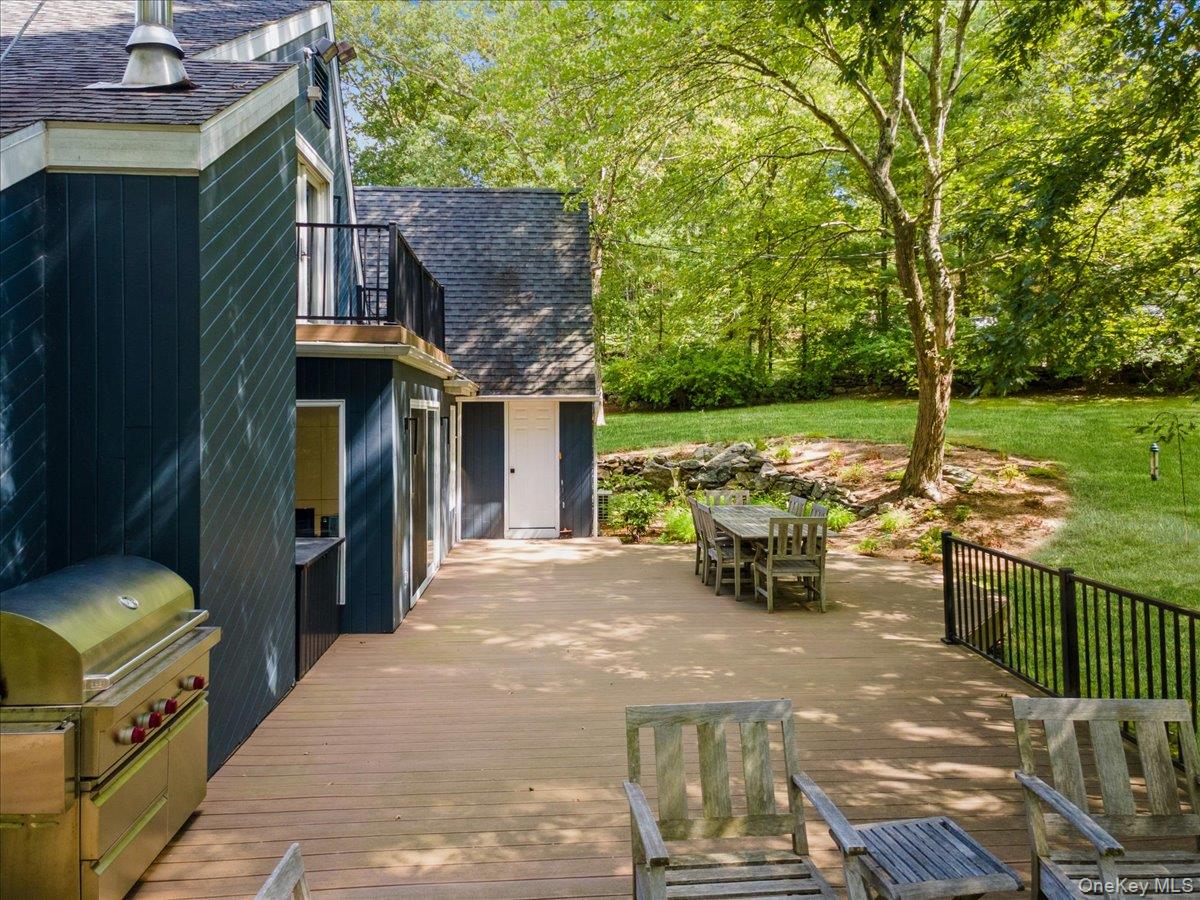46 Ridgefield Avenue South Salem, NY 10590 - Photo 14 of 38 a view of a corridor