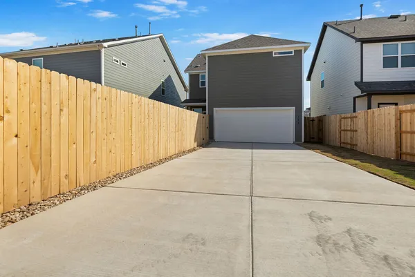 $2,100 | 104 Woodrow Lane, Liberty Hill, TX 78642