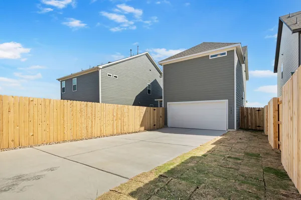 $2,100 | 104 Woodrow Lane, Liberty Hill, TX 78642