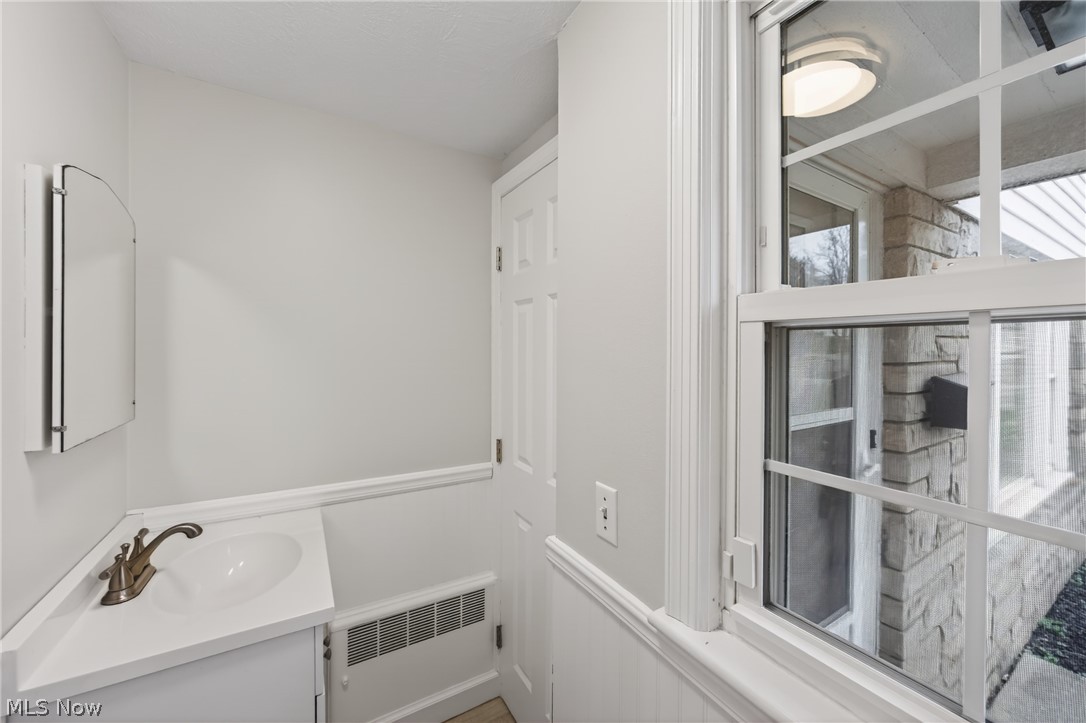 20945 Halworth Road Shaker Heights, OH 44122 - Photo 19 of 50 First floor Half Bathroom