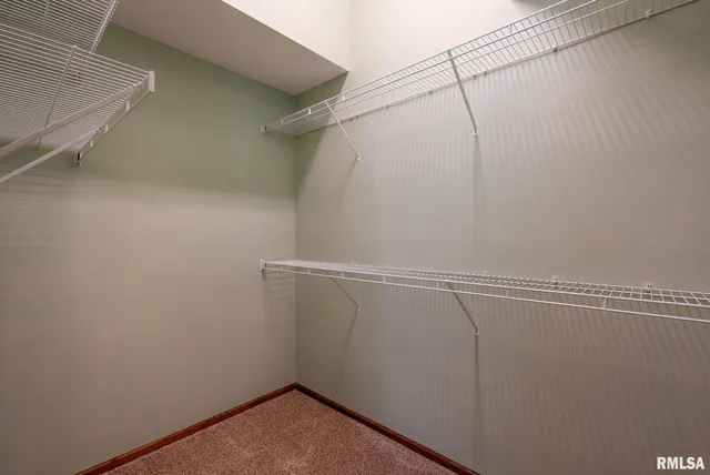 $315,000 | 802 Falcon Drive, Le Claire, IA 52753