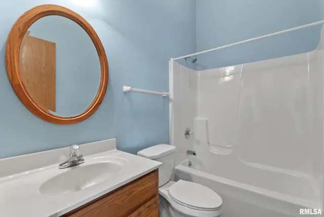 $315,000 | 802 Falcon Drive, Le Claire, IA 52753