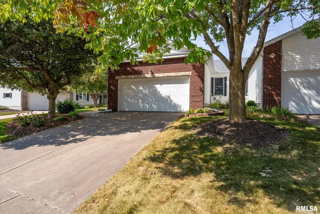 $315,000 | 802 Falcon Drive, Le Claire, IA 52753