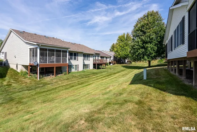 $315,000 | 802 Falcon Drive, Le Claire, IA 52753