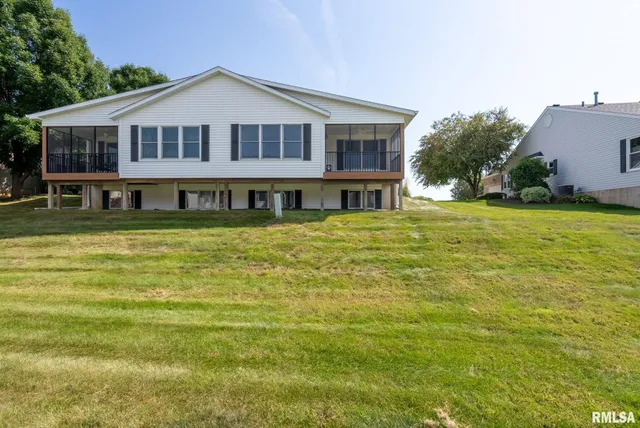 $315,000 | 802 Falcon Drive, Le Claire, IA 52753