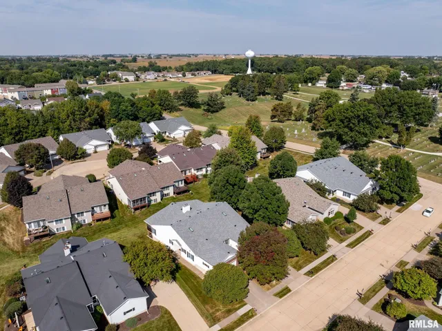 $315,000 | 802 Falcon Drive, Le Claire, IA 52753