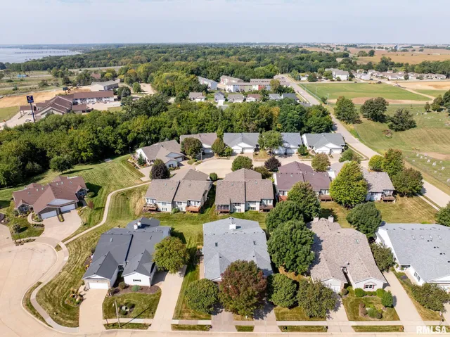 $315,000 | 802 Falcon Drive, Le Claire, IA 52753