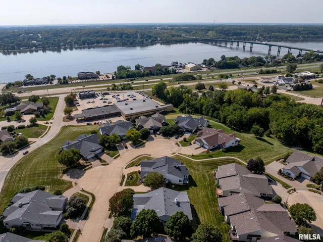 $315,000 | 802 Falcon Drive, Le Claire, IA 52753