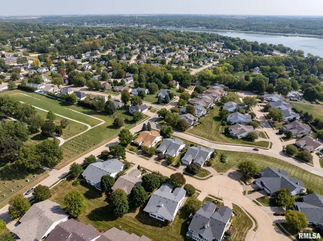 $315,000 | 802 Falcon Drive, Le Claire, IA 52753