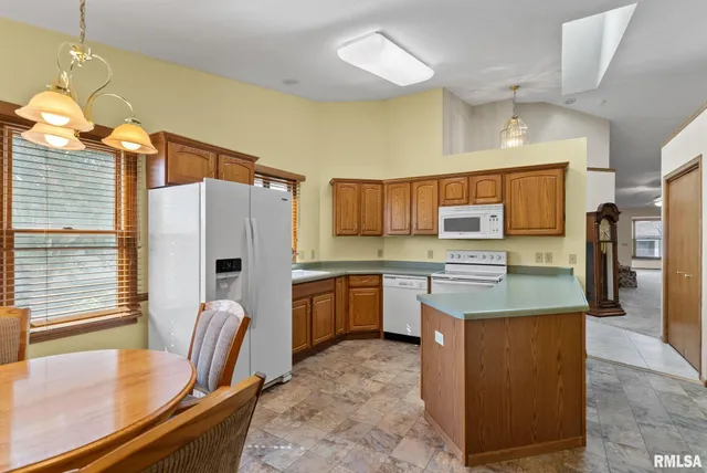 $315,000 | 802 Falcon Drive, Le Claire, IA 52753