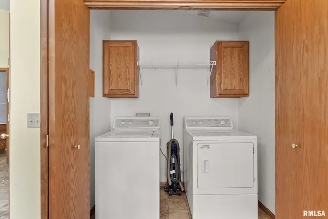 $315,000 | 802 Falcon Drive, Le Claire, IA 52753