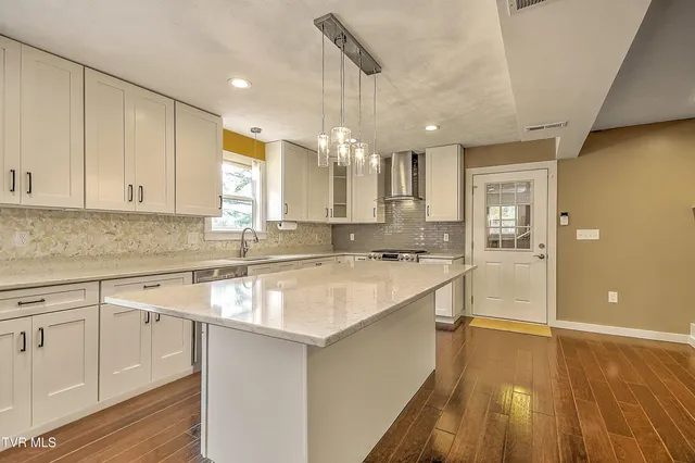 $439,900 | 22097 Strada Circle, Bristol, VA 24202