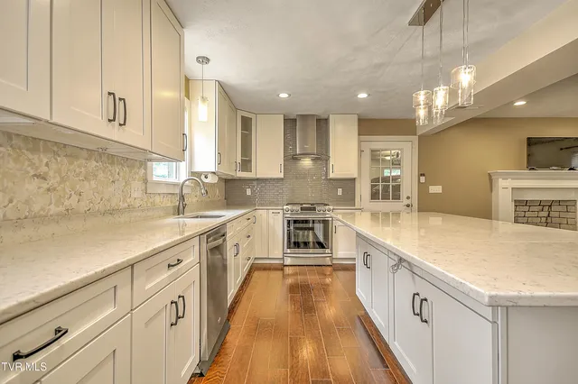 $439,900 | 22097 Strada Circle, Bristol, VA 24202