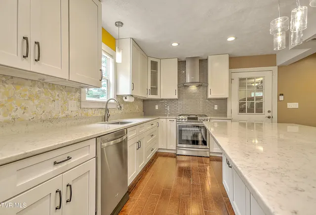 $439,900 | 22097 Strada Circle, Bristol, VA 24202