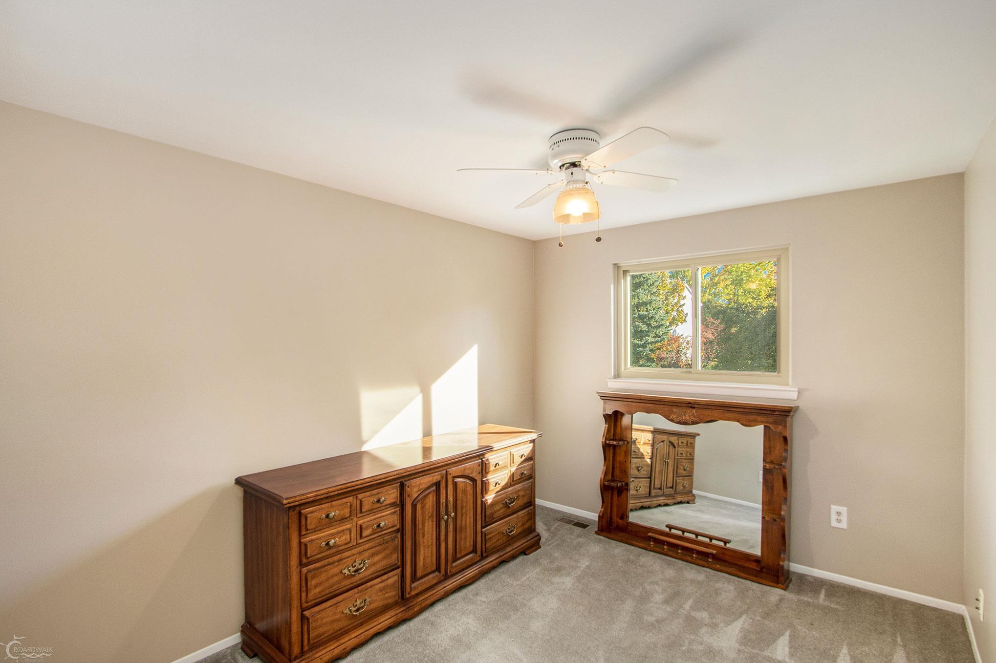 1719 Morningside Lane Rochester, MI 48307 - Photo 14 of 26 50125983-13.JPG