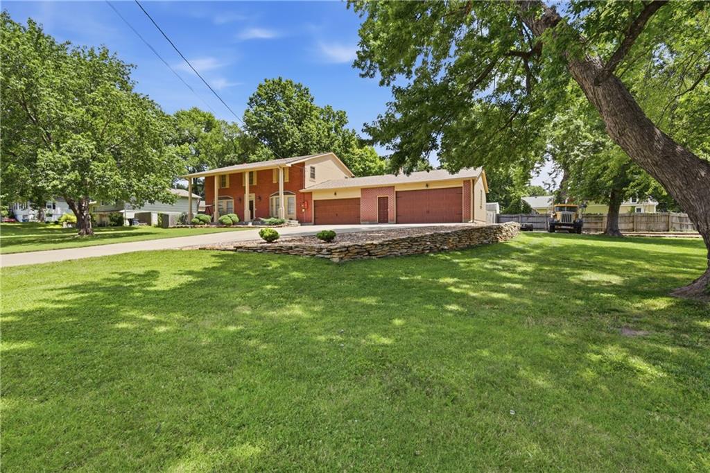 3609 South Phelps Road Independence, MO 64055 - Photo 2 of 39