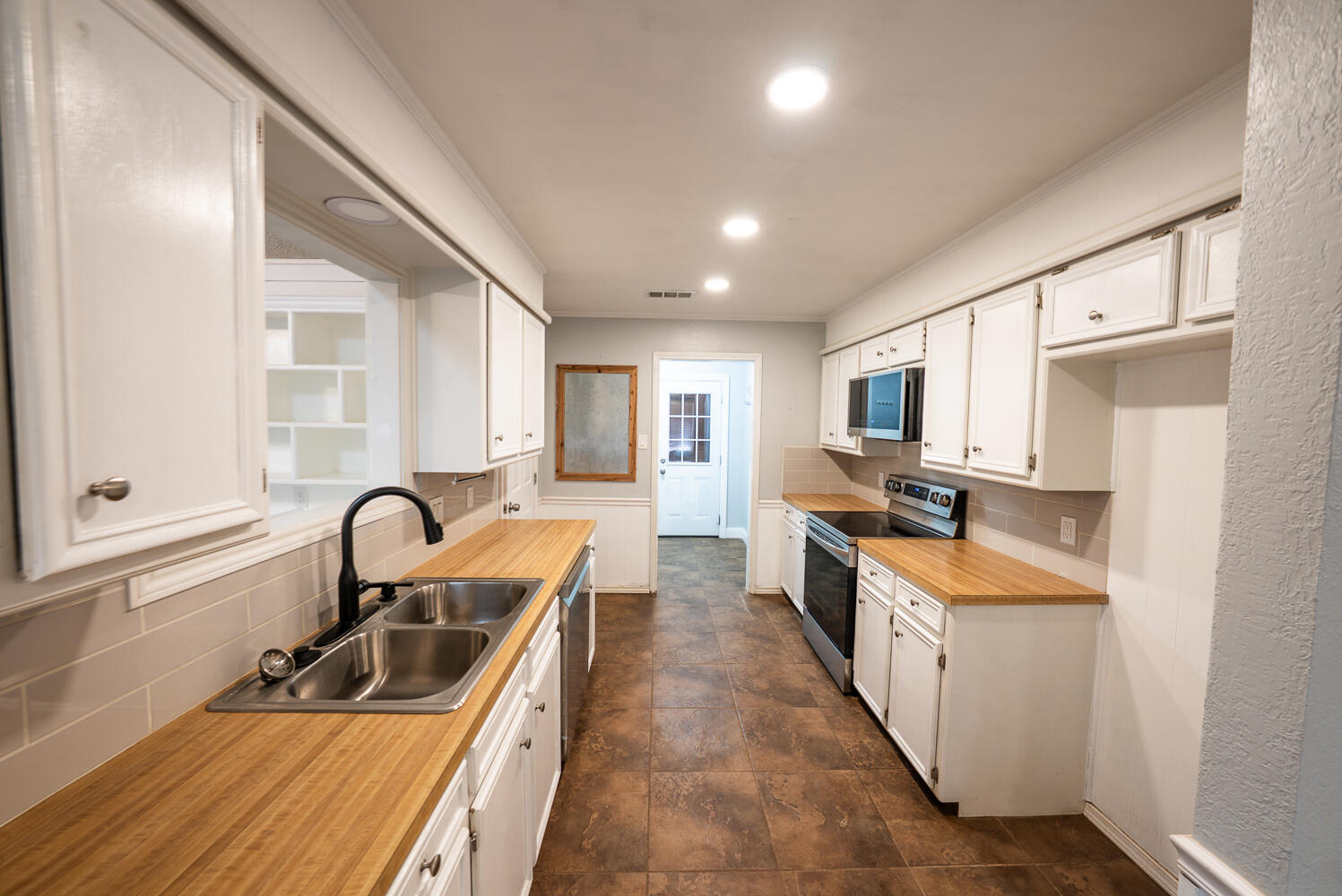3214 94th Street Lubbock, TX 79423 - Photo 3 of 19 DSC00865