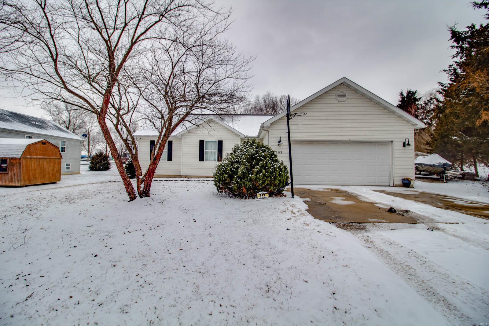 747 Riviera Circle Edwardsville, IL 62025 - Photo 1 of 38 Gallery Image 1