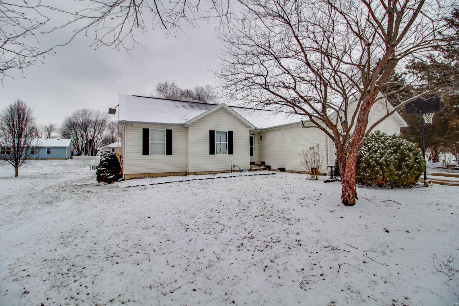 747 Riviera Circle Edwardsville, IL 62025 - Photo 2 of 38 Gallery Image 2