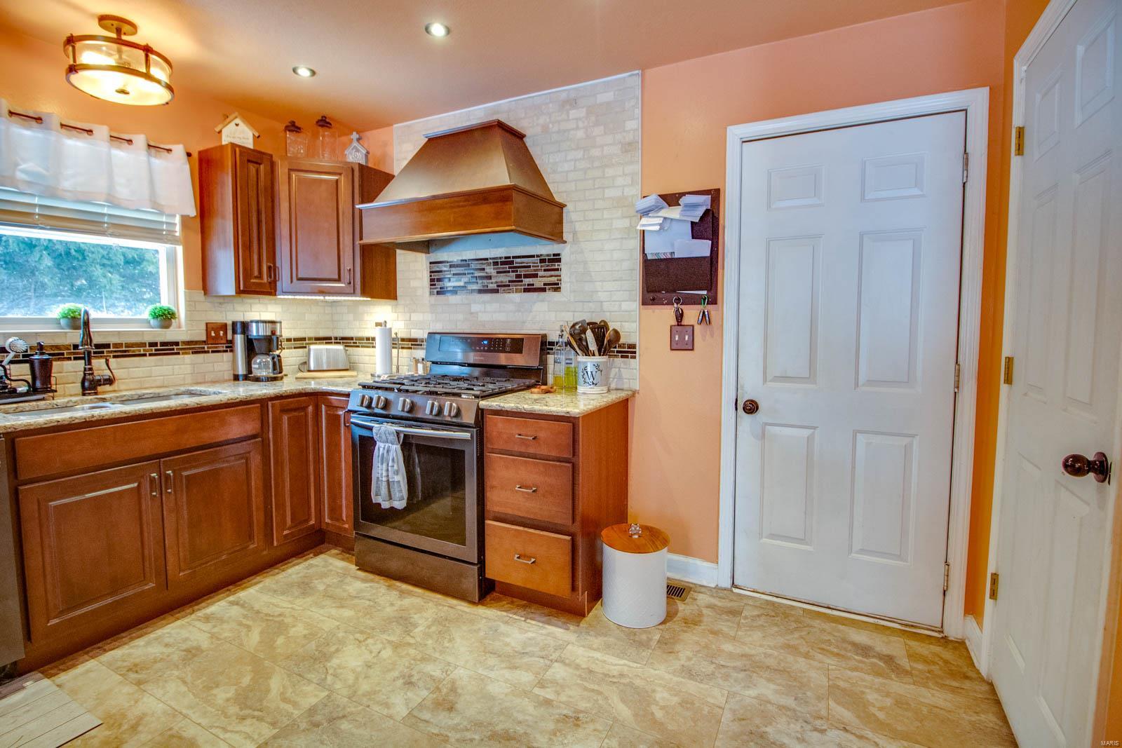 747 Riviera Circle Edwardsville, IL 62025 - Photo 12 of 38 Gallery Image 12
