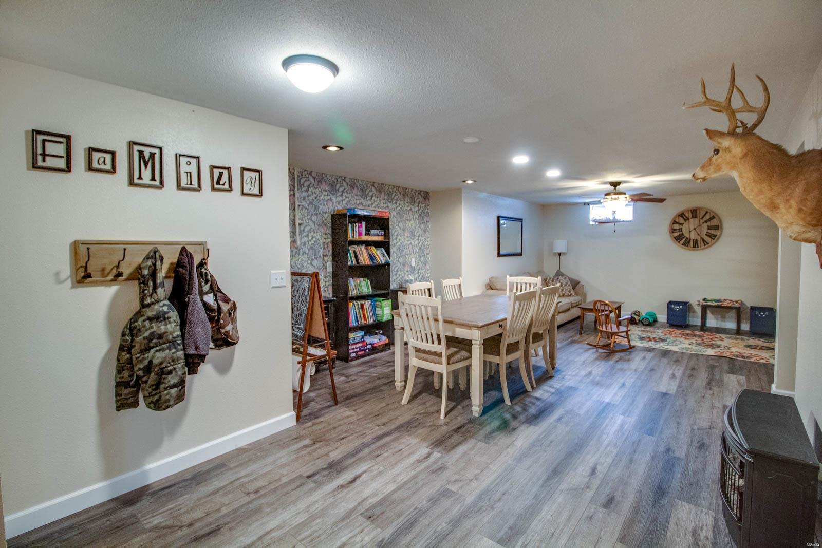 747 Riviera Circle Edwardsville, IL 62025 - Photo 25 of 38 Gallery Image 25