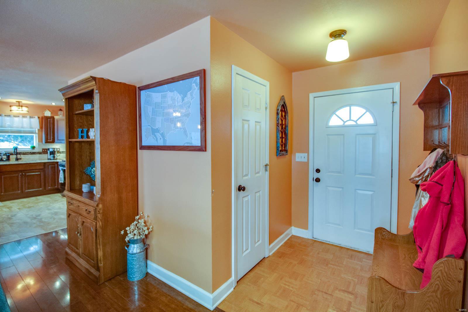 747 Riviera Circle Edwardsville, IL 62025 - Photo 5 of 38 Gallery Image 5