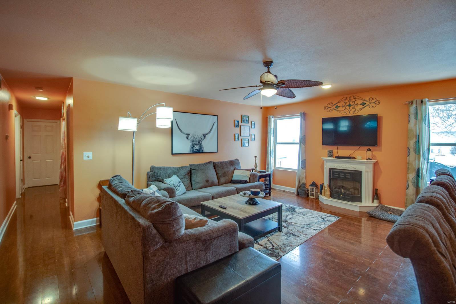 747 Riviera Circle Edwardsville, IL 62025 - Photo 7 of 38 Gallery Image 7