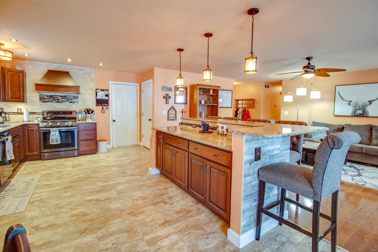 747 Riviera Circle Edwardsville, IL 62025 - Photo 9 of 38 Gallery Image 9